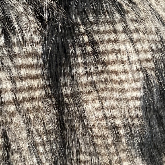 NWT H&M Black & White Faux Fur Vest - Picture 3 of 4